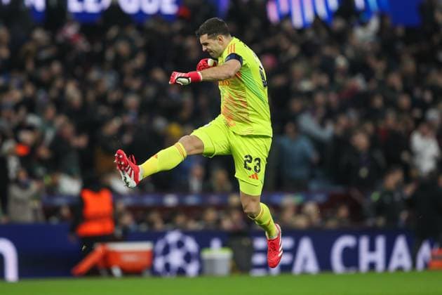 UEFA Champions League Matchday 8 of 8 Aston Villa v Celtic Emiliano Martinez of Aston Villa celebrates his sides goal during the UEFA Champions League Matchday 8 of 8 Aston Villa vs Celtic at Villa Park, Birmingham, United Kingdom, 29th January 2025 (Photo by Gareth Evans News Images) Copyright: xGarethxEvans NewsxImagesx
