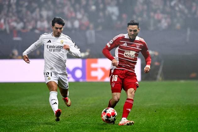 FOOTBALL : Brest vs Real Madrid - Ligue des Champions - 29 01 2025 Federico Valverde ( 8 - Real Madrid ) and Mathias PEREIRA LAGE ( 26 - Brest ) during the UEFA Champions League match between Stade Brestois 29 and Real Madrid CF at Stade de Roudourou on January 29 , 2025 in Guingamp, France. ( Photo by Dante Badano PsnewZ ) - GuingampFrance  Copyright: xDantexBadanox