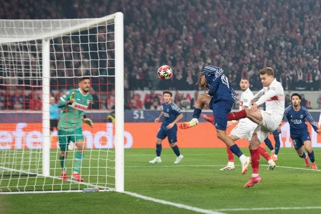 Goal for 0 1 by Bradley Barcola Paris Saint Germain, 29 re Maximilian Mittelstaedt VfB Stuttgart, 07 GER, VfB Stuttgart vs Paris Saint Germain, Soccer, Men, UEFA Champions League, Matchday 8, Season 2024 2025, 29 01 2025, GER, VfB Stuttgart vs Paris Saint Germain, Soccer, Men, UEFA Champions League, Matchday 8, Season 2024 2025, 29 01 2025 Stuttgart Copyright: xEibner-Pressefoto WolfgangxFrankx EP_WFK