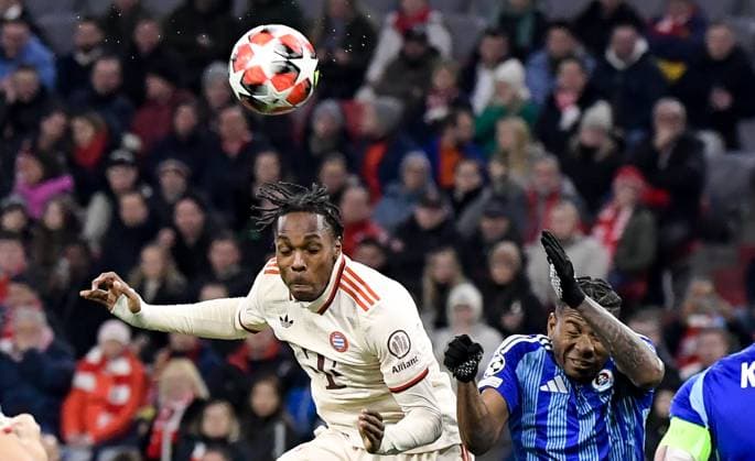 29 01 2025, xemx, Football UEFA Champions League, FC Bayern Muenchen Slovan Bratislava v l Mathys Tel FC Bayern Muenchen , Cesar Blackman Slovan Bratislava Zweikampf, Aktion, action, battle for the ball DFL DFB REGULATIONS PROHIBIT ANY USE OF PHOTOGRAPHS as IMAGE SEQUENCES and or QUASI VIDEO Muenchen