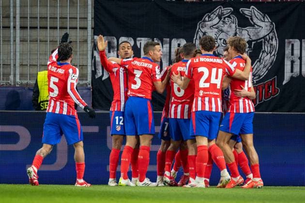 SOCCER - UEFA CL, RBS vs Atletico SALZBURG,AUSTRIA,29.JAN.25 - SOCCER - UEFA Champions League, Red Bull Salzburg vs Atletico Madrid. Image shows the rejoicing of team Madrid (Atletico).  GEPAxpictures xWolfgangxKofler