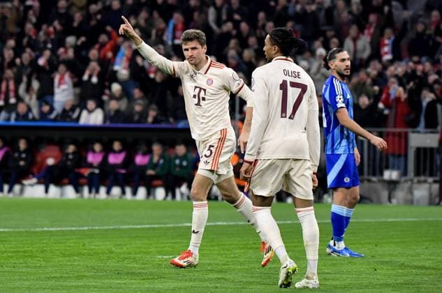 29.01.2025, xemx, Fussball UEFA Champions League, FC Bayern Muenchen - Slovan Bratislava v.l. Thomas Mueller (FC Bayern Muenchen) Jubel, Torjubel, celebrate the goal, jubelt ueber das Tor zum 1:0 (DFL DFB REGULATIONS PROHIBIT ANY USE OF PHOTOGRAPHS as IMAGE SEQUENCES and or QUASI-VIDEO) Muenchen