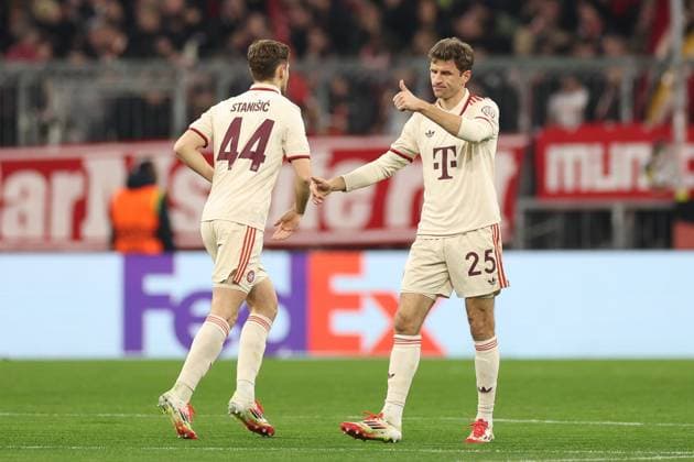 Goal celebration by Josip Stanisic 44 FC Bayern Muenchen , Thomas Mueller 25 FC Bayern Muenchen to 1 0, FC Bayern Muenchen vs SK Slovan Bratislava, Soccer, Champions League, Matchday 8, 29 01 2025 Muenchen Bayern Germany Copyright: xkolbert-press ChristianxKolbertx