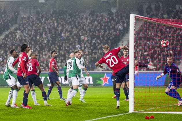 UEFA Champions League: Lille OSC v Feyenoord Lille - Santiago Gimenez of Feyenoord, Gernot Trauner of Feyenoord during the eight and final round of new format of the Champions League 2024 2025. The match is set between Lille OSC and Feyenoord at Stade Pierre-Mauroy on 29 January 2025 in Lille, France. Copyright: xTomxBodex