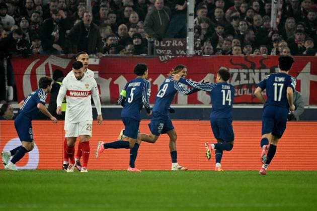 29 01 2025, xjhx, Football UEFA Champions League, VfB Stuttgart Paris St Germain v l Goal celebration after the goal to celebrate the goal celebrate 0 1 by Bradley Barcola PSG Paris St Germain DFL DFB REGULATIONS PROHIBIT ANY USE OF PHOTOGRAPHS as IMAGE SEQUENCES and or QUASI VIDEO Stuttgart
