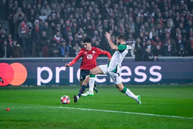 LOSC Lille midfielder Osame Sahraoui, Feyenoord Rotterdam defender Bart Nieuwkoop, during the match Lille Feyenoord at the Stade Pierre Mauroy for the UEFA Champions League phase Matchday 8 season 2024 2025 in LILLE, France on 29 januari 2025, photo by Stefan Koops EYE4images DeFodi Images Defodi 746 211578 Defodi-746