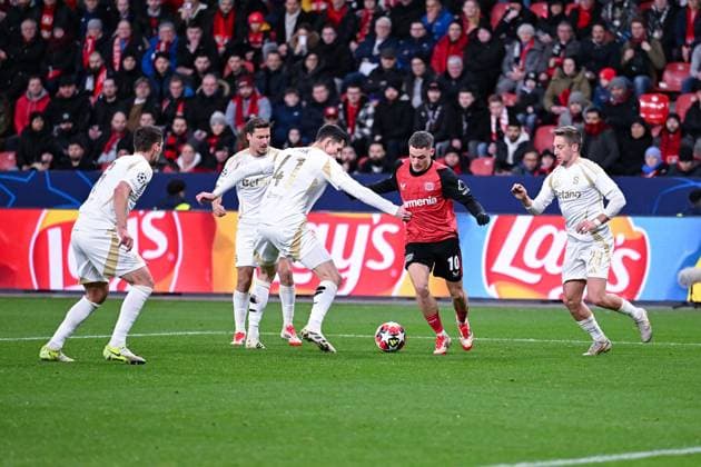 29 01 2025, Football, Champions League, Matchday 8, Season 2024 2025, Bayer 04 Leverkusen Sparta Prague, Florian Wirtz Bayer Leverkusen m , Martin Vitik Sparta Prague , xRHR PHOTO TKx Copyright: RHR-FOTOx RHR-FOTO TK
