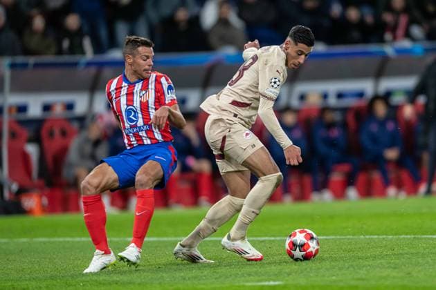 Adam Daghim in a battle for the ball during UEFA Champions league match, Red Bull Salzburg - Atletico Madrid , 29. january 2025, Red Bull Arena, Salzburg, Austria Copyright: xMICHALxFAJT,ZOSPORTU.SKx FAJ_0772
