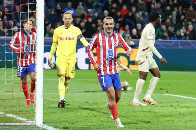 SOCCER - UEFA CL, RBS vs Atletico SALZBURG,AUSTRIA,29.JAN.25 - SOCCER - UEFA Champions League, Red Bull Salzburg vs Atletico Madrid. Image shows the rejoicing of scorer Antoine Griezmann (Atletico).  GEPAxpictures xDavidxGeieregger