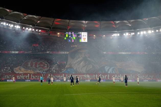 Choreografie der VfB-Fans Eins wird heut Abend klar - Stuttgart steht als Sieger da!. xettx, Deutschland, Stuttgart, 29.01.2025, Fussball, UEFA Champions League: VfB Stuttgart vs Paris Saint-Germain, Saison 2024 2025, Match Day 8, MHP Arena Foto: A2 Bildagentur Peter Hartenfelser