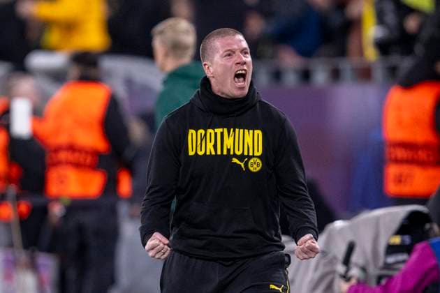 29.01.2025, Borussia Dortmund - Schachtar Donezk, UEFA Champions League, 8. Spieltag: Dortmunds Trainer Mike Tullberg jubelt nach dem Tor zum 1:0. WICHTIGER HINWEIS: Gemäß den Vorgaben der UEFA ist es untersagt, in dem Stadion und oder vom Spiel angefertigte Fotoaufnahmen in Form von Sequenzbildern und oder videoähnlichen Fotostrecken zu verwerten bzw. verwerten zu lassen. Copyright: xDavidxInderliedx