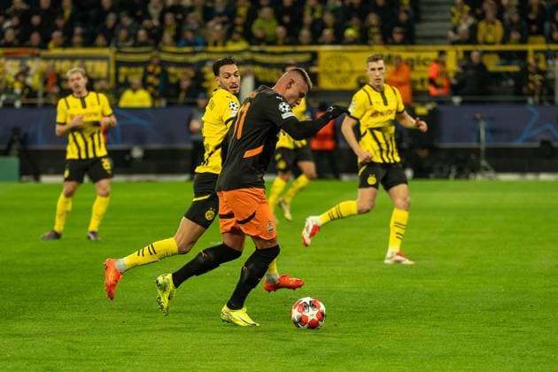 Oleksandr Zubkov Shakhtar Donetsk, 11 in the Dortmund penalty area against Ramy Bensebaini Borussia Dortmund 09, 05 , GER BVB Borussia Dortmund 09 vs Shakhtar Donetsk, Football, Champions League, Matchday 8, 2024 2025 season, 29 01 2025 GER BVB Borussia Dortmund 09 vs Shakhtar Donetsk, Football, Champions League, Matchday 8, 2024 2025 season, 29 01 2025 Dortmund Copyright: xEibner-Pressefoto FabianxFriesex EP_FFE