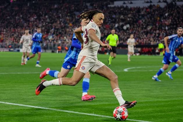 Sacha Boey FC Bayern Muenchen, 23 with ball, GER, FC Bayern Muenchen vs SK Slovan Bratislava, Football, UEFA Champions League, Matchday 8, Season 2024 2025, 29 01 2025, GER, FC Bayern Muenchen vs SK Slovan Bratislava, Football, UEFA Champions League, Matchday 8, Season 2024 2025, 29 01 2025 Muenchen Copyright: xEibner-Pressefoto JennixMaulx EP_JML