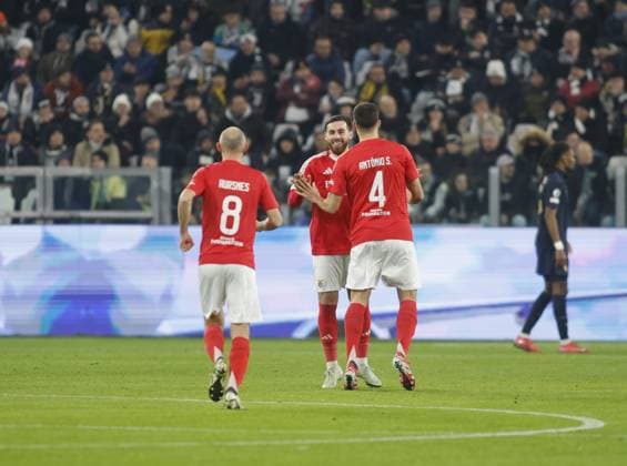 Orkun Kokcu of SL Benfica celebrating with Antonio Silva o SL Benfica and Fredrik Aursenes of SL Benfica after Vangelis Pavlidis of SL Benfica scored a goal during the Uefa Champions League, 2024 25 season, football match between Juventus FC and Benfica Lisbona on 29 January 2025 at Allianz Stadium, Turin, Italy. Photo Nderim Kaceli  Copyright: xNderimxKaceli IPAxSportx xipa-agency.netx xx IPA_53439218 IPA_Agency_IPA53439218