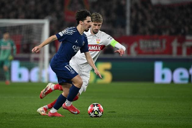 29 01 2025, xjhx, Football UEFA Champions League, VfB Stuttgart Paris St Germain v l Vitinha PSG Paris St Germain Atakan Karazor VfB Stuttgart Zweikampf, Aktion, action, battle for the ball DFL DFB REGULATIONS PROHIBIT ANY USE OF PHOTOGRAPHS as IMAGE SEQUENCES and or QUASI VIDEO Stuttgart