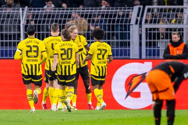 29 01 2025, Borussia Dortmund Shakhtar Donetsk, UEFA Champions League, Matchday 8 Dortmund players cheer after scoring the 1-0 goal IMPORTANT NOTE In accordance with UEFA regulations, it is prohibited to use or have used photographs taken in the stadium and or of the match in the form of sequential images and or video-like photo series Copyright: xDavidxInderliedx