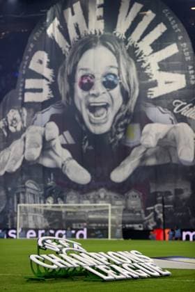 Aston Villa gegen Celtic FC 29. Januar 2025, Aston UEFA Champions League Fußball Aston Villa gegen Celtic ein riesiges Transparent mit dem Gesicht von Villa-Fan Ozzy Osbourne Foto Charlotte Wilson Abseits Aston UK  Copyright: xCharlottexWilsonx xOffsidexOffside