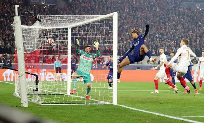 29 01 25 VfB Stuttgart Paris St Germain Germany, Stuttgart, 29 01 2025, Football, UEFA Champions League, VfB Stuttgart Paris St Germain v l Fabian Bredlow VfB Stuttgart , Bradley Barcola Paris St Germain Goal 0 1 Barcola