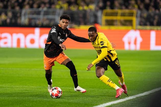 GER, UEFA Champions League, Matchday 8 Borussia Dortmund vs FC Shakhtar Donetsk 29 01 2025, Signal Iduna Park, Dortmund, GER, UEFA Champions League, Matchday 8 Borussia Dortmund vs FC Shakhtar Donetsk In the picture duel between Jamie Gittens Borussia Dortmund, 43 and Vinicius Tobias Tobias FC Shakhtar Donetsk, 17 nordphotoxGmbHxx xChristianxSchulze nph000300