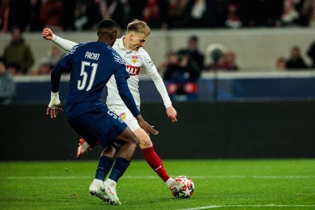 UEFA Champions League VfB Stuttgart FC Paris Saint Germain 29 01 2025 duel Willian Pacho FC Paris Saint Germain, 51 , Chris Führich VfB Stuttgart, 27 UEFA Champions League VfB Stuttgart FC Paris Saint Germain Stuttgart, Arena Stuttgart on 29 01 2025 Copyright: xBEAUTIFULxSPORTS Wunderlx
