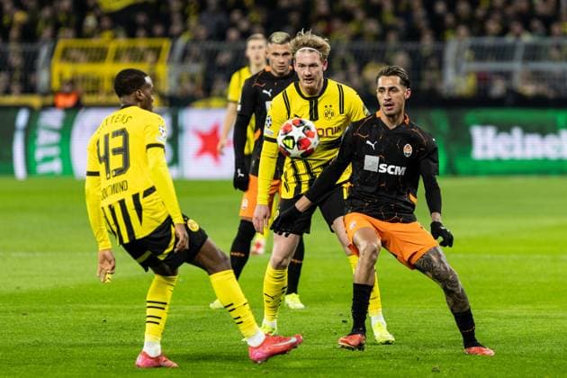 UEFA Champions League Borussia Dortmund FC Shakhtar Donetsk 29 01 2025 Jamie Gittens Borussia Dortmund, 43 , Julian Brandt Borussia Dortmund, 10 , Marlon FC Shakhtar Donetsk, 30 UEFA Champions League Borussia Dortmund FC Shakhtar Donetsk Signal Iduna Park, Dortmund 29 01 2025 Copyright: xBEAUTIFULxSPORTS Buriakovx