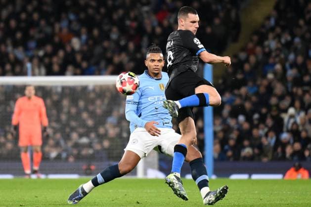 Manchester City v Club Brugge - UEFA Champions League MANCHESTER, ENGLAND - JANUARY 29 : Akanji Manuel defender of Manchester City and Jutgla Ferran forward of Club Brugge battle for the ball during the UEFA Champions League 2024 25 League Phase MD8 match between Manchester City and Club Brugge on January 29, 2025 in Manchester, England, 29 01 2025 Manchester England  Copyright: xTomasxSiskx