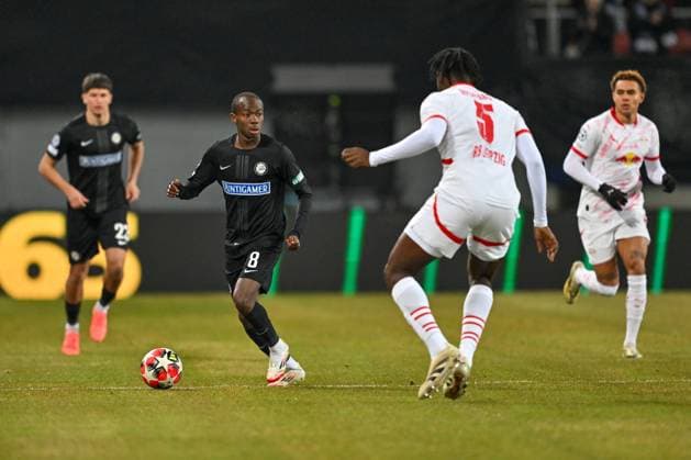 SOCCER - UEFA CL, Sturm vs RB Leipzig KLAGENFURT,AUSTRIA,29.JAN.25 - SOCCER - UEFA Champions League, SK Sturm Graz vs RasenBallsport Leipzig. Image shows Malick Yalcouye (Sturm) and El Chadaille Bitshiabu (RB Leipzig).  GEPAxpictures xAvnixRetkoceri