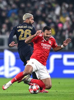 Db Torino 29 01 2025 - Champions League Juventus-Benfica foto Daniele Buffa Image nella foto: Vangelis Pavlidis-Douglas Luiz 