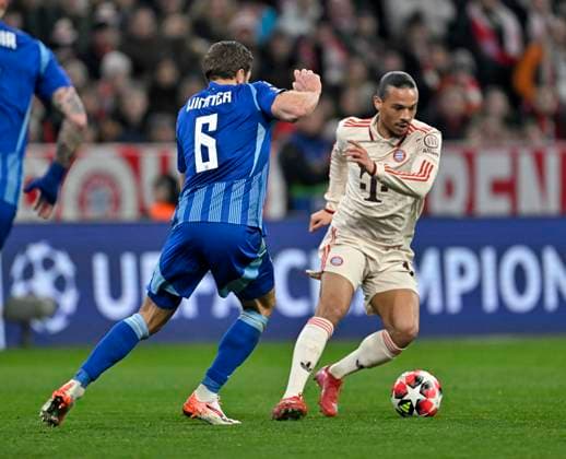 29 01 2025, Football UEFA Championsleague 2024 2025 Matchday 8, FC Bayern Munich Slovan Bratislava, at Allianz Arena Munich v l Kevin Wimmer Slovan Bratislava v Leroy Sane Bayern Munich DFL and DFB regulations prohibit any use of photographs as image sequences and or quasi video