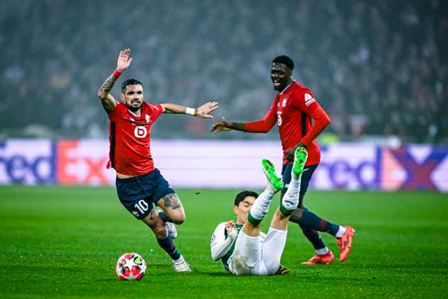 LOSC Lille midfielder Remy Cabella, Feyenoord Rotterdam midfielder Inbeom Hwang, during the match Lille Feyenoord at the Stade Pierre Mauroy for the UEFA Champions League phase Matchday 8 season 2024 2025 in LILLE, France on 29 januari 2025, photo by Stefan Koops EYE4images DeFodi Images Defodi 746 211590 Defodi-746