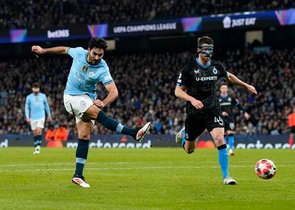 Manchester, England, 29th January 2025. Manchester City s Ilkay Gundogan fires in a shot during the UEFA Champions League match at the Etihad Stadium, Manchester. Picture credit should read: Andrew Yates Sportimage EDITORIAL USE ONLY. No use with unauthorised audio, video, data, fixture lists, club league logos or live services. Online in-match use limited to 120 images, no video emulation. No use in betting, games or single club league player publications. SPI_029_AY_MAN_CITY_BRUGGE SPI-3642-0035