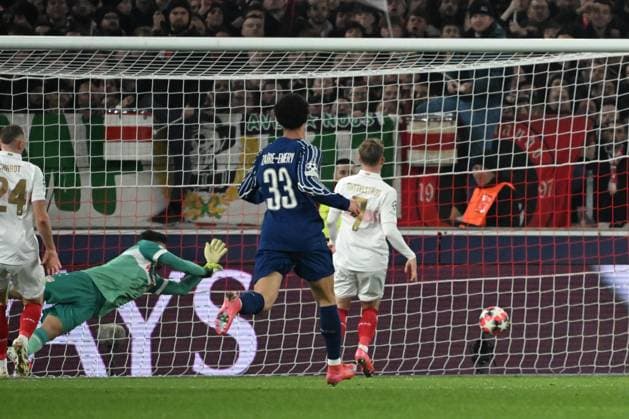 29 01 2025, xjhx, Football UEFA Champions League, VfB Stuttgart Paris St Germain v l Fabian Bredlow VfB Stuttgart on goal to 0 2 by Ousame Dembele PSG Paris St Germain DFL DFB REGULATIONS PROHIBIT ANY USE OF PHOTOGRAPHS as IMAGE SEQUENCES and or QUASI VIDEO Stuttgart
