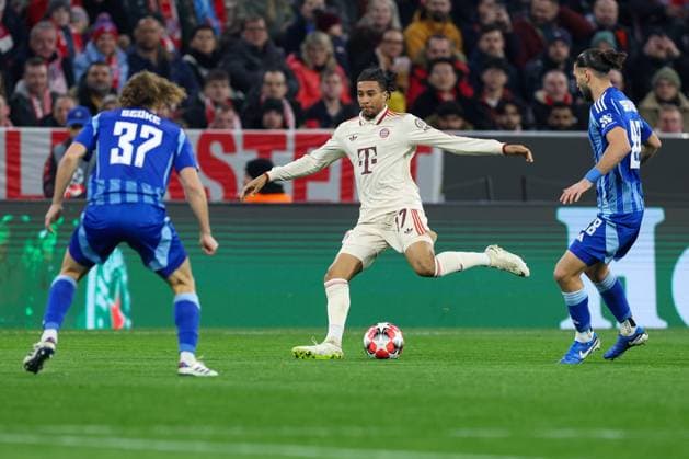 Soccer Champions League Matchday 8 FC Bayern Munich SK Slovan Bratislava on 29 01 2025 at the Allianz Arena in Munich Julius Szöke Bratislava , left Michael Olise Munich , center Kyriakos Savvidis Bratislava , right xMSx