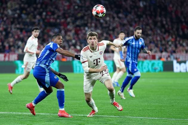 Soccer Champions League Matchday 8 FC Bayern Munich SK Slovan Bratislava on 29 01 2025 at the Allianz Arena in Munich Cesar Blackman Bratislava , left Thomas Müller Munich , right xMSx