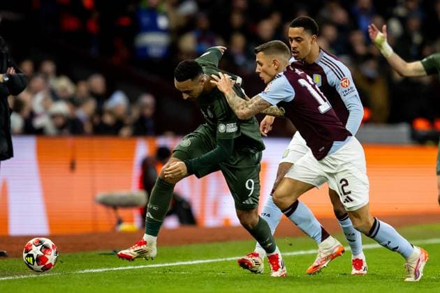 Aston Villa v Celtic Champions League 29 01 2025. Celtic forward Adam Idah (9) battles for possession with Aston Villa defender Lucas Digne (12) during the Champions League match between Aston Villa and Celtic at Villa Park, Birmingham, England on 29 January 2025. Birmingham Villa Park West Midlands England Editorial use only , Copyright: xManjitxNarotrax PSI-21358-0016