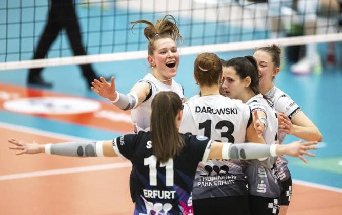 VOLLEYBALL WOMEN 1 BL SWE SUHL FOR EDITORIAL PURPOSES ONLY p 29 01 2025 Erfurt Volleyball 1 Bundesliga Season 2024 2025 Women 20 Matchday Riethsporthalle Schwarz Weiss Erfurt VfB Suhl LOTTO Thüringen in photo Erfurt players celebrating after winning a point Germany Thueringen Erfurt Copyright SaschaxFromm Copyright: SaschaxFromm doc7z4zzvazrpwrghg39ff ,EDITORIAL USE ONLY Copyright: SaschaxFromm