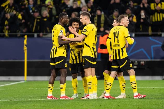 GER, UEFA Champions League, Matchday 8 Borussia Dortmund vs FC Shakhtar Donetsk 29 01 2025, Signal Iduna Park, Dortmund, GER, UEFA Champions League, Matchday 8 Borussia Dortmund vs FC Shakhtar Donetsk In the picture Goal celebrations Cheering the goal for 1 0 by Sehrou Guirassy Borussia Dortmund, 9 Maximilian Beier Borussia Dortmund, 14 Julian Brandt Borussia Dortmund, 10 Nico Schlotterbeck Borussia Dortmund, 4 Marcel Sabitzer Borussia Dortmund, 20 nordphotoxGmbHxx xChristianxSchulze nph000300