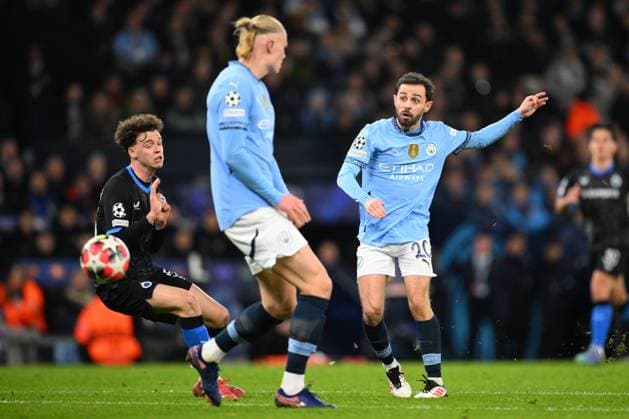 Manchester City v Club Brugge - UEFA Champions League MANCHESTER, ENGLAND - JANUARY 29 : Silva Bernardo midfielder of Manchester City and De Cuyper Maxim midfielder of Club Brugge battle for the ball during the UEFA Champions League 2024 25 League Phase MD8 match between Manchester City and Club Brugge on January 29, 2025 in Manchester, England, 29 01 2025 Manchester England  Copyright: xTomasxSiskx