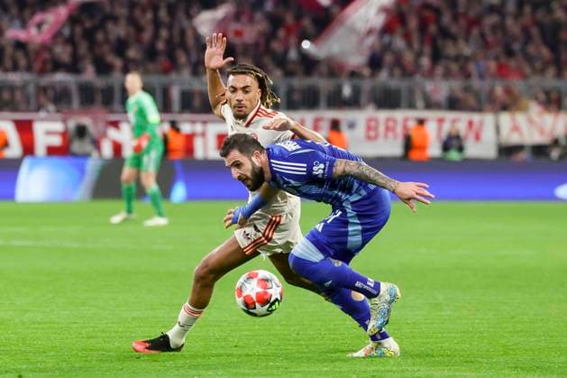 Sacha Boey FC Bayern Muenchen and Tigran Barseghyan SK Slovan Bratislava battle for the ball, UEFA Champions League 2024 25 League Phase MD8, FC Bayern Munich v SK Slovan Bratislava, Allianz Arena on January 29, 2025 in Munich, Germany Photo by Marco Steinbrenner DeFodi Images Sacha Boey FC Bayern Muenchen and Tigran Barseghyan SK Slovan Bratislava battle for the ball, UEFA Champions League 2024 25 League Phase MD8, FC Bayern München v SK Slovan Bratislava, Allianz Arena, January 29, 2025 in Munich, Germany Photo by Marco Steinbrenner DeFodi Images Defodi 700 muenchen bratis 20250129 029 Defodi-700
