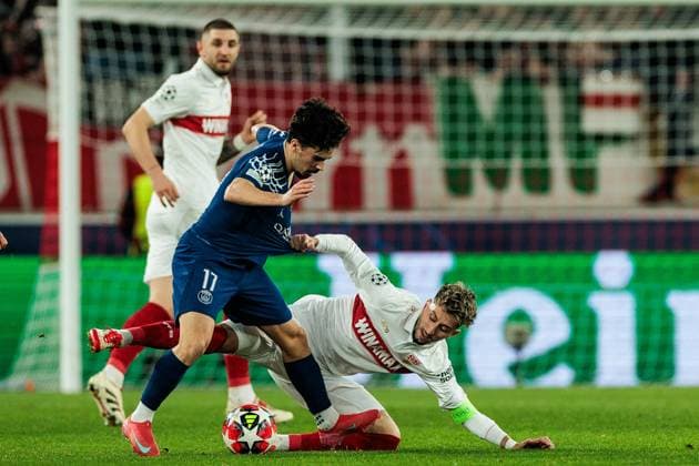 UEFA Champions League VfB Stuttgart FC Paris Saint Germain 29 01 2025 duel Vitinha FC Paris Saint Germain, 17 , Atakan Karazor VfB Stuttgart, 16 UEFA Champions League VfB Stuttgart FC Paris Saint Germain Stuttgart, Arena Stuttgart on 29 01 2025 Copyright: xBEAUTIFULxSPORTS Wunderlx