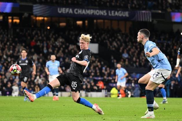 Manchester City v Club Brugge - UEFA Champions League MANCHESTER, ENGLAND - JANUARY 29 : Foden Phil midfielder of Manchester City and Seys Joaquim defender of Club Brugge battle for the ball during the UEFA Champions League 2024 25 League Phase MD8 match between Manchester City and Club Brugge on January 29, 2025 in Manchester, England, 29 01 2025 Manchester England  Copyright: xTomasxSiskx