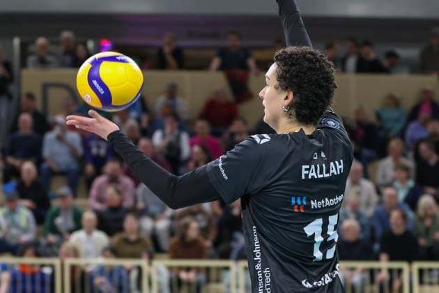 Wiesbaden, Germany January 29, 2025 1 VBL Women 2024 2025 VC Wiesbaden vs Ladies in Black Aachen Pictured Sophia Fallah Ladies in Black Aachen, 15 , Serve, Halle am Platz der deutschen Einheit Berlin Copyright: xFotostandx xUlrichxScherbaumx