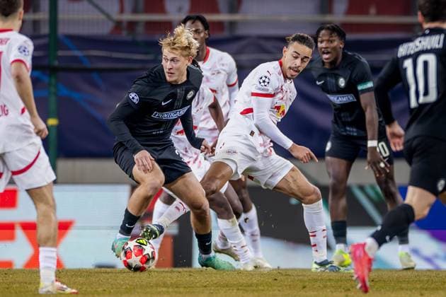 SOCCER - UEFA CL, Sturm vs RB Leipzig KLAGENFURT,AUSTRIA,29.JAN.25 - SOCCER - UEFA Champions League, SK Sturm Graz vs RasenBallsport Leipzig. Image shows Niklas Geyrhofer (Sturm) and Yussuf Poulsen (RB Leipzig).  GEPAxpictures xMatthiasxTrinkl