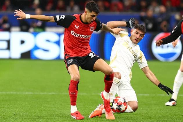 Exequiel Palacios 25 Bayer 04 Leverkusen in a duel, action, with Qazim Laci 28 AC Sparta Prague Bayer 04 Leverkusen vs AC Sparta Prague, Football, UEFA Champions League, Matchday 8, Season 2024 2025, 29 01 2025 Photo kolbert press Ant Palmer BayArena NRW Germany Copyright: xkolbert-press AntxPalmerx