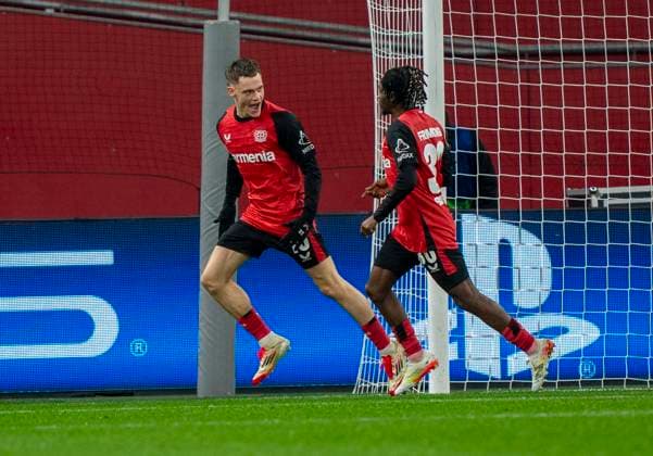 Florian Wirtz Bayer 04 Leverkusen, 10 cheers together with Jeremie Frimpong Bayer 04 Leverkusen, 30 29 01 2025, Football Bayer 04 Leverkusen AC Sparta Prague, UEFA Champions League, Season 2024 2025, Matchday 8 DFL regulations prohibit any use of photographs as image sequences and or quasi video Copyright: HMBxMedia xMarcoxBader