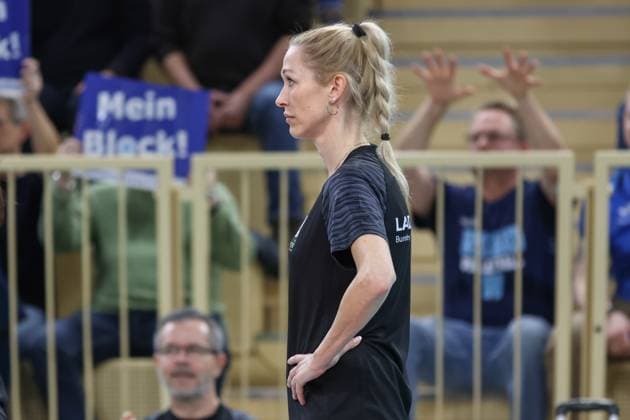 Wiesbaden, Germany January 29, 2025 1 VBL Women 2024 2025 VC Wiesbaden vs Ladies in Black Aachen In the picture Mareike Hindriksen coach in Ladies in Black Aachen dissatisfied on the pitch Halle am Platz der deutschen Einheit Berlin Copyright: xFotostandx xUlrichxScherbaumx