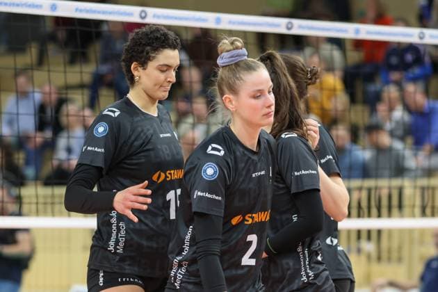 Wiesbaden, Germany January 29, 2025 1 VBL Women 2024 2025 VC Wiesbaden vs Ladies in Black Aachen Pictured Sophia Fallah Ladies in Black Aachen, 15 , Luisa Keller Ladies in Black Aachen, 2 unhappy on the pitch Halle am Platz der deutschen Einheit Berlin Copyright: xFotostandx xUlrichxScherbaumx