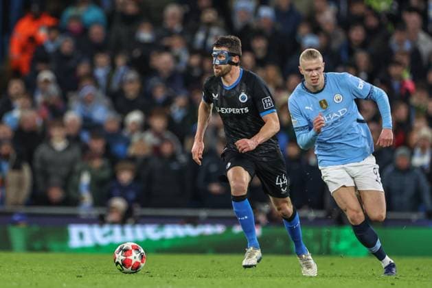 UEFA Champions League Matchday 8 of 8 Manchester City v Club Brugge Brandon Mechele of Club Brugge breaks with the ball during the UEFA Champions League Matchday 8 of 8 Manchester City vs Club Brugge at Etihad Stadium, Manchester, United Kingdom, 29th January 2025 (Photo by Mark Cosgrove News Images) Manchester Etihad Stadium Manchester United, ManU Kingdom Copyright: xMarkxCosgrove NewsxImagesx