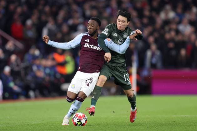 Aston Villa gegen Celtic FC 29. Januar 2025, Aston UEFA Champions League Fußball Aston Villa gegen Celtic Lamare Bogarde von Aston Villa und Hyun jun Yang von Celtic Foto Charlotte Wilson Abseits Aston UK  Copyright: xCharlottexWilsonx xOffsidexOffside