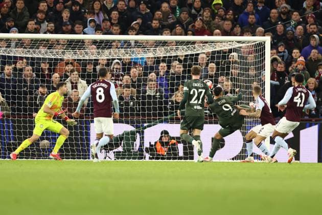 Adam Idah of Celtic scores to make it 2-1 Aston Villa v Celtic, UEFA Champions League, Group Stage, Football, Villa Park, Birmingham, UK - 29 Jan 2025 EDITORIAL USE ONLY No use with unauthorised audio, video, data, fixture lists, club league logos or live services. Online in-match use limited to 120 images, no video emulation. No use in betting, games or single club league player publications.  Copyright: xRyanxBrowne Shutterstockx 15122167bx